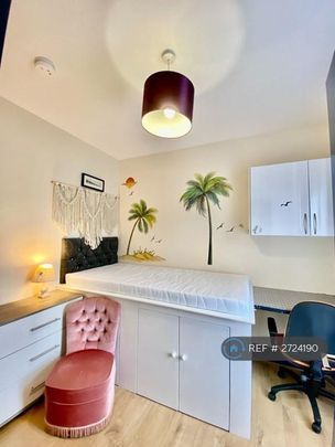 1 bedroom in a house share to rent - Photo 1
