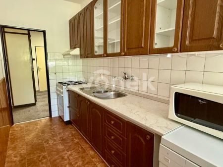 Prostorný byt 3+1 pro 4 studenty (za os. 5.500,- Kč), pěkná a klidná lokalita Zlína - Přílucká - Photo 2