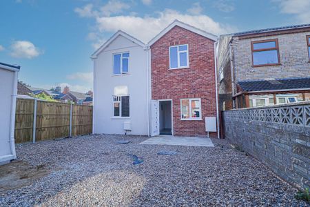 1 bedroom in a house share to rent - Photo 5