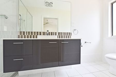 Contemporary and Inviting - Photo 4