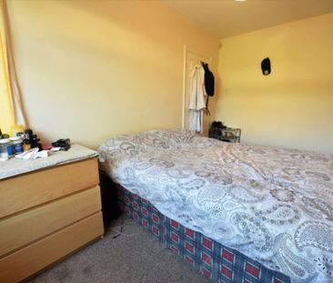 3 bedroom House in Cliffe Side Gardens, Leeds - Photo 6