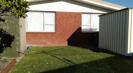 Homely 2BR House with attached garage in Welbourn - Photo 3