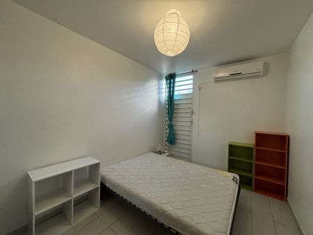 Location Appartement 5 pièces 70m² LES ABYMES 97139 - Photo 5