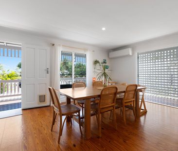 Large Luxury Queenslander with Ocean Views in Sunrise Beach - Photo 6