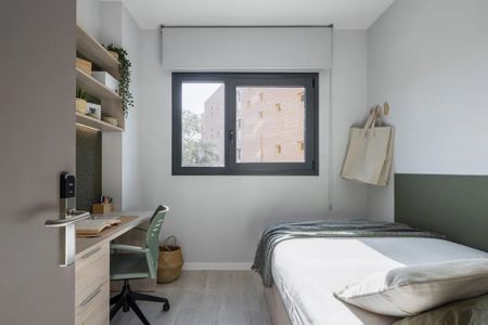 Calle Elche, Sevilla, Andalusia 41013 - Photo 3