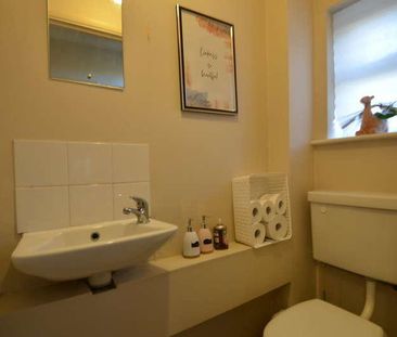 Wentworth Close, Ashford, TW15 - Photo 5