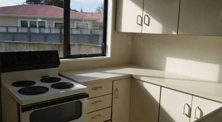 Tidy Two Bedroom Home in Raumati South - Photo 3