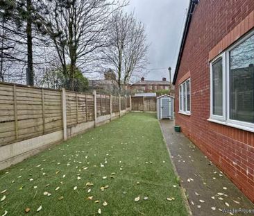 2 bedroom property to rent in Oldham - Photo 1