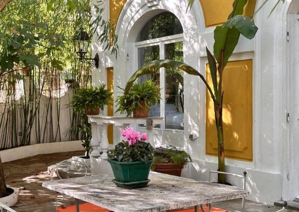 Villa-Parioli: Beautiful independent house with large private garden and terraces. Spacious living, formal dining, study-music room, sun room, 5 bedrooms, 4 bathrooms, parking. rif 163
