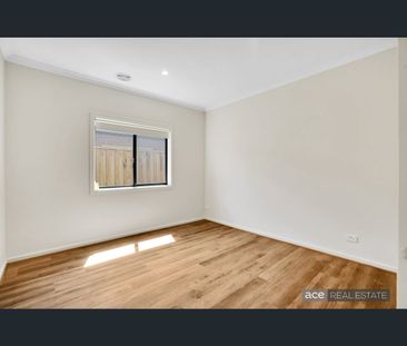 8 Corfu Street, Fraser Rise, Vic 3336 - Photo 5