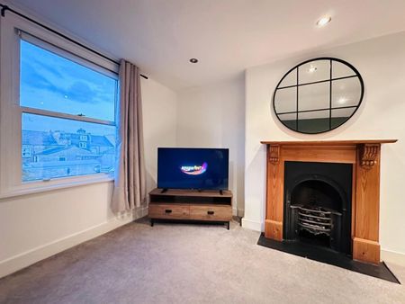 2 Bed Flat, Tooting Broadway, SW17 - Photo 4