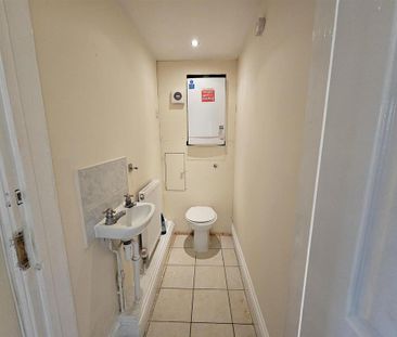 4 bedroom semi-detached house to rent - Photo 5