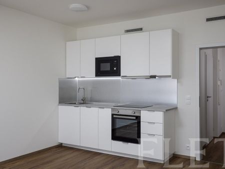 Pronájem bytu 1+kk 34 m2 - Fotografie 3