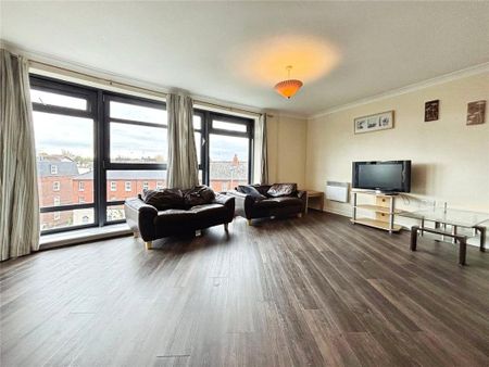 2 bedroom flat to rent - Photo 2