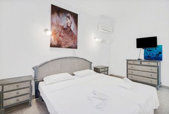 Villa for rent in Cumbre del Sol with 5 bedrooms