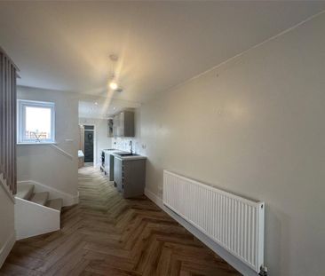 3 bedroom end of terrace house to rent - Photo 4