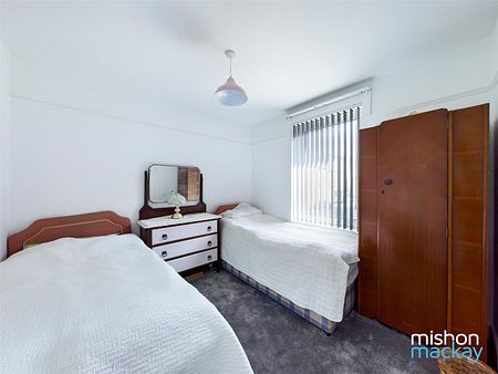 Three bedroom converted maisonette with driveway parking for one car and access to a shared garden. Offered to let fully furnished but the landlord can be flexible on certain items. Available 30th July 2024. - Photo 5