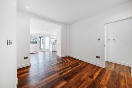 4 bedroom end of terrace house to rent - Photo 3