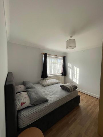 Price £1,450 pcm - Available 22/12/2025 - Furnished - Photo 3