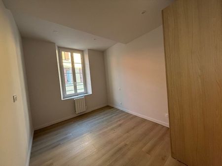 Location Appartement 4 pièces 103m² LA VALETTE DU VAR 83160 - Photo 2