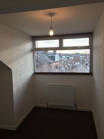 3 Bed Terraced House, Strathmore View, LS9 - Photo 2