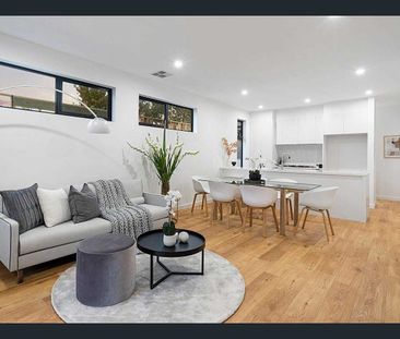 STYLISH AND CONTEMPORARY! BRIGHT AND MODERN HOME IN FANTASTIC LOCAT... - Photo 2