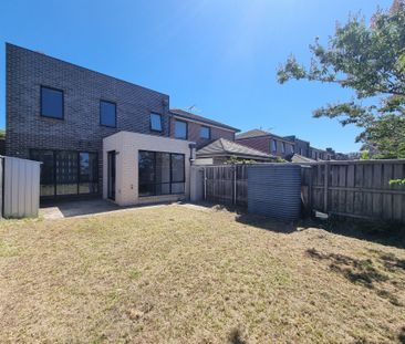 3 Bedroom Townhouse Walk to Westall Station - Photo 4