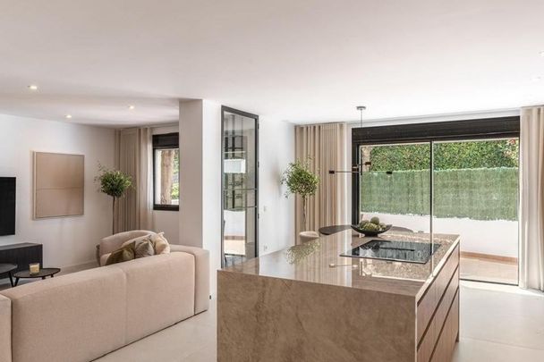 3 bedroom luxury Apartment for rent in Nueva Andalucia, Andalusia - Photo 1