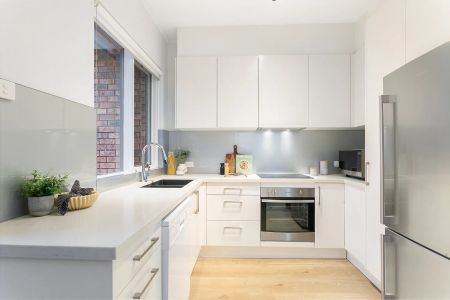 Contemporary Family-Sized Townhouse with Exceptional Convenience - Photo 2