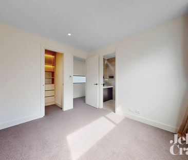 Modern 4-Bedroom Townhouse in the Heart of Vibrant Carnegie - Photo 4