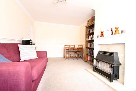 3 bedroom semi-detached house to rent - Photo 2