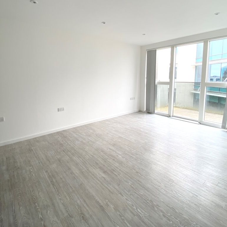 Embankment House - Photo 1