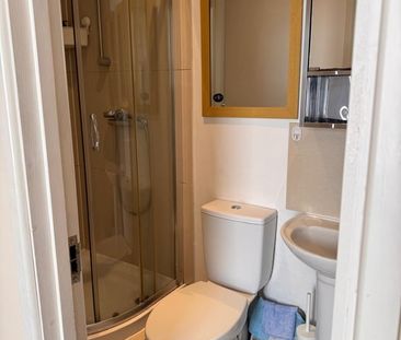 Room in a Shared Flat, Ashford Road, NW2 - Photo 4