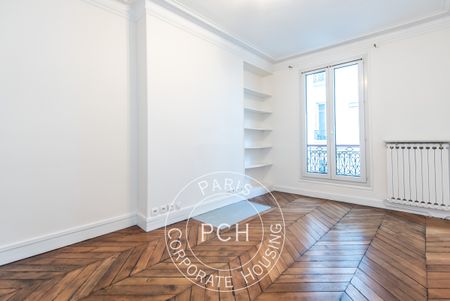 Rue de Bassano, - Photo 4