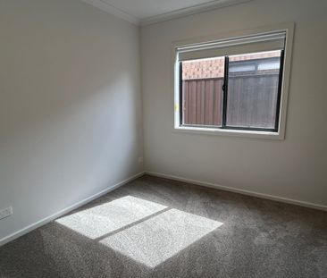 BRAND NEW, Functional & Great Location!! - Photo 3