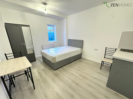 Studio to rent - Photo 2