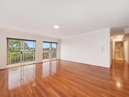 Apartment with 3 bedrooms, 2 bathrooms & parking for 1 car - Photo 4