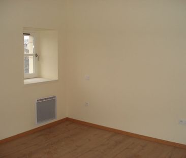 Location Appartement 4 pièces 80m² FONTENAY LE COMTE 85200 - Photo 1