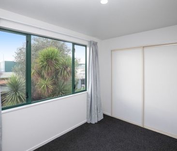Tidy Townhouse - Photo 2