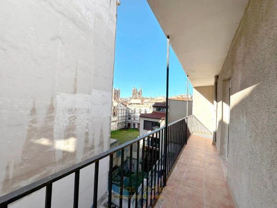 Piso de alquiler en San Justo, 20, Barrio del Centro - Photo 1