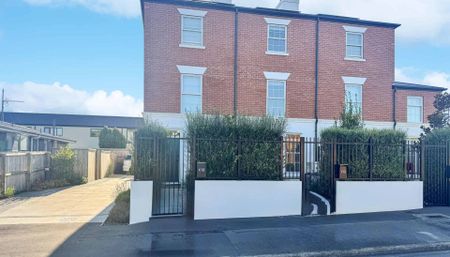 CITY CENTRE - THREE BEDROOMS PLUS OFFICE, OFF STREET PARK - Photo 5