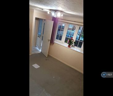 2 bedroom end of terrace house to rent - Photo 2