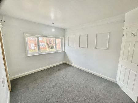 St. Leonards Crescent, YO12 6SR, Scarborough - Photo 3