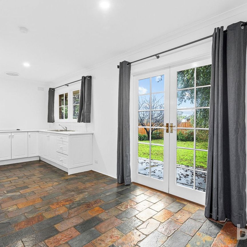 CHARM, SPACE AND CONVENIENCE ALL IN ONE! - Photo 1