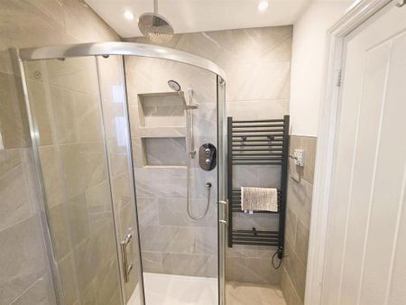 House to rent - Photo 3