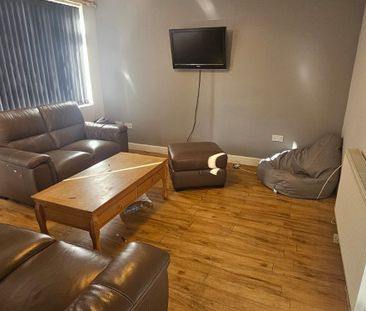 5 Bed - 10 Ash Gardens, Headingley, Leeds - LS6 3LD - Student - Photo 1