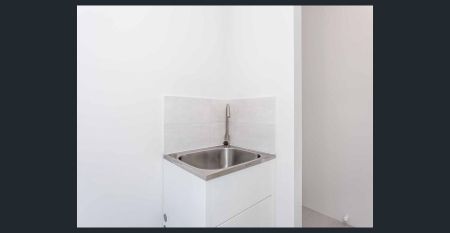 BRAND NEW HOME - IDEAL LOCATION - Photo 3