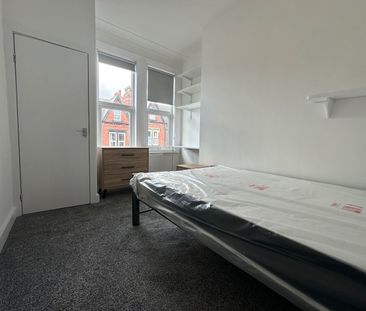 8 Bed Terraced House, Winston Gardens, LS6 - Photo 6