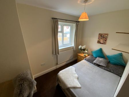 7 bedroom detached house to rent - Photo 4