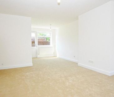 3 bedroom end of terrace house to rent - Photo 2